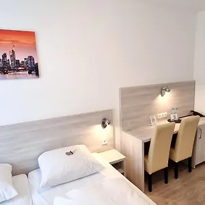 https://adler-hotel-frankfurt.hotelsheidelberg.net